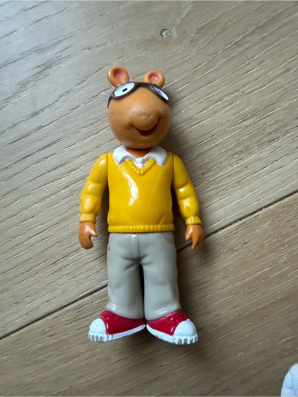 Arthur Action Figures - Yellow & Blue Outfit Characters